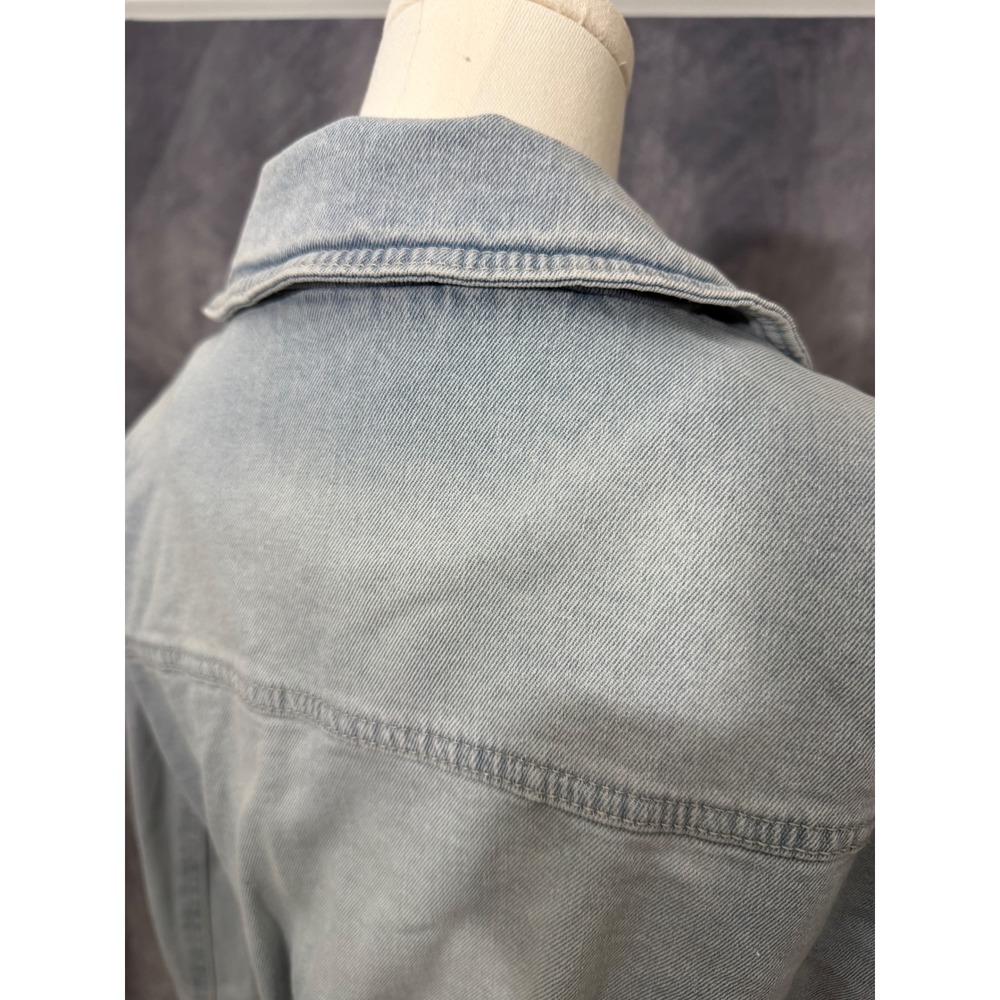 Madden NYC Womens Light Wash Cropped Denim Jacket Blue Small Cool Girl Timeless - Picture 4 of 10